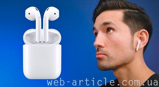 парень с наушниками Apple AirPods